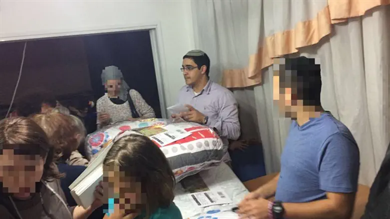 חלוקת השמיכות