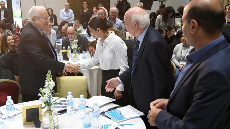 נדרשת פעולה מתמשכת ועקבית