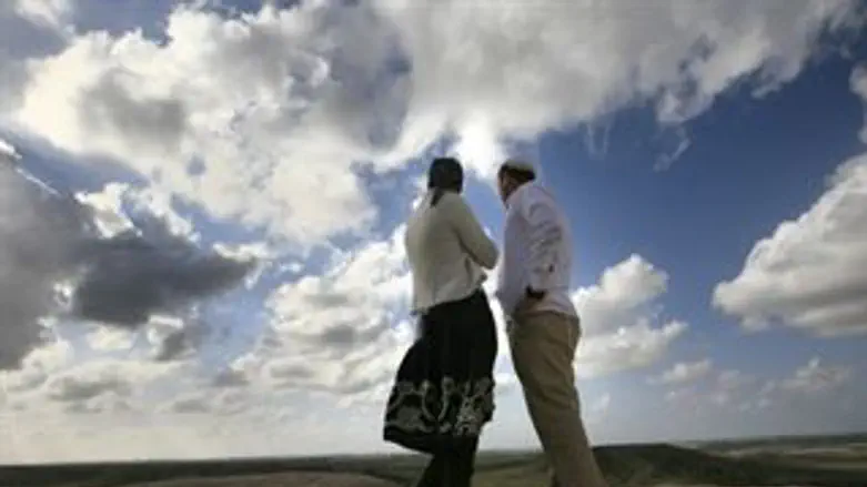 מדבר שקר תרחק.