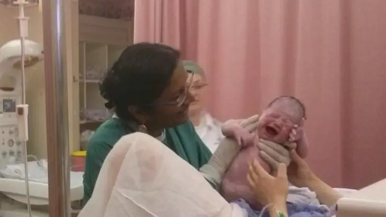 התינוקת הראשונה בשערי צדק