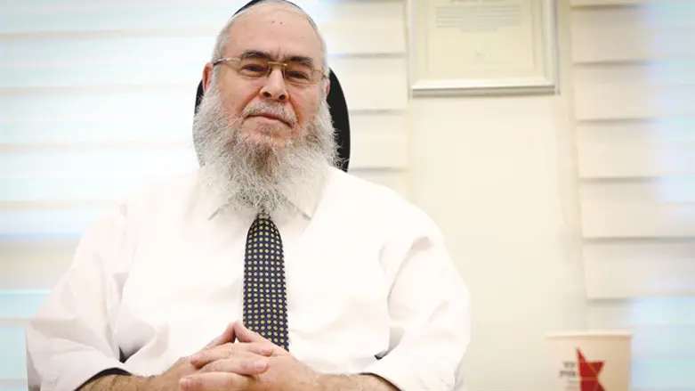 "עזר מציון זאת שליחות". הרב צ'ולק