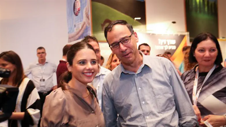 לפרק. השרה שקד עם פרקליט המדינה שי ניצן