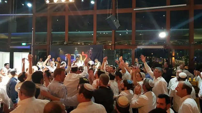 ריקודים סוערים בחתונה