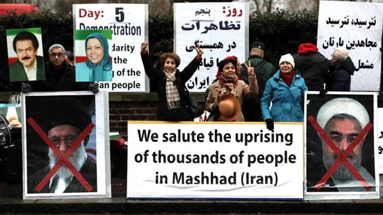 תמיכה ישראלית במפגינים רק תפגע בהם. המהומות באיראן