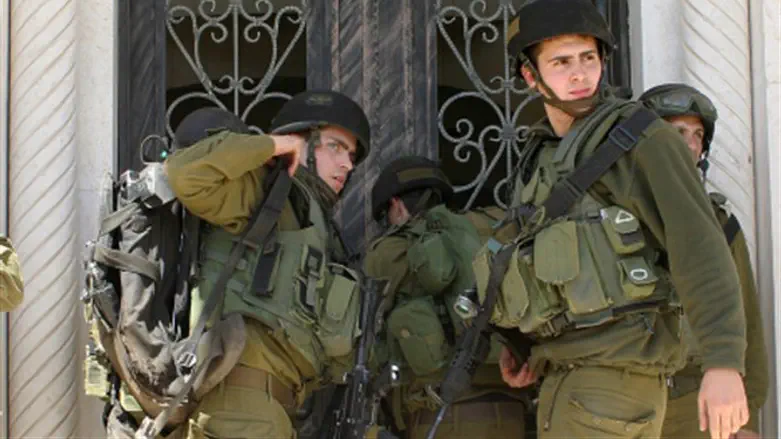 לפרוץ דלתות בלי חומר נפץ