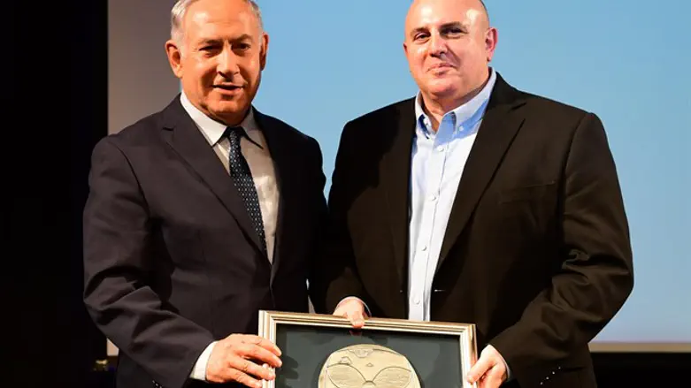 נתניהו עם ראש מערך הסייבר היוצא