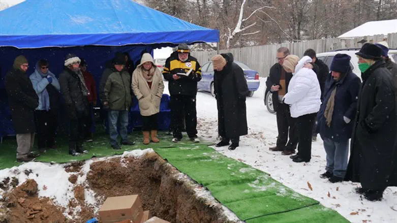 Congregants from Temple Hadar Israel in New Castle, Pa., gathering at the local Tifereth I