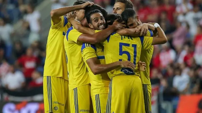 זו הסיבה לצבע הצהוב על מדי הקבוצה