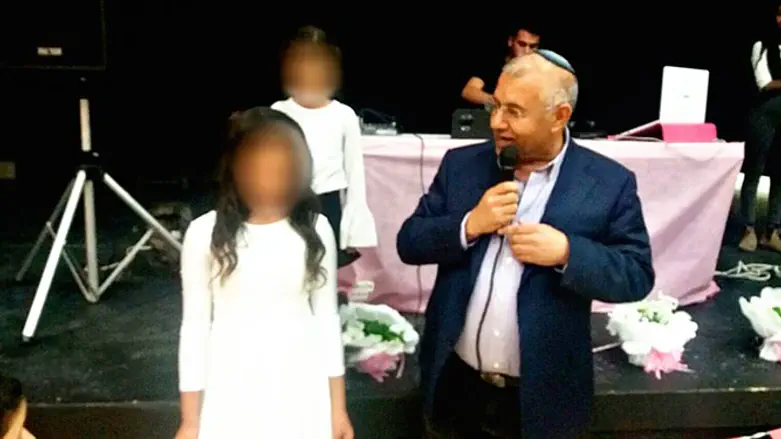 ראש מועצת גדרה בבת מצווה