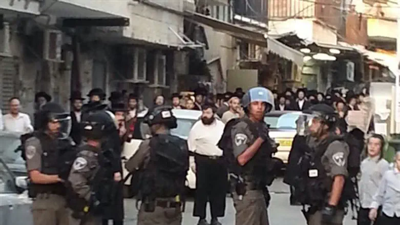 IDF soldiers on patrol in Meah Shearim
