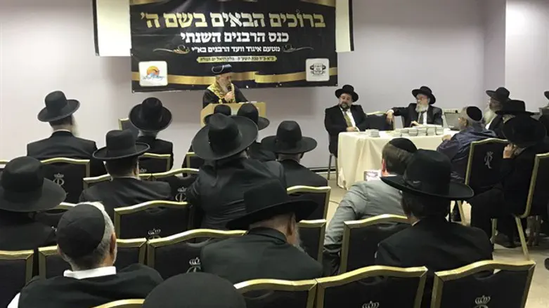 הרב יצחק יוסף בכנס הרבנים
