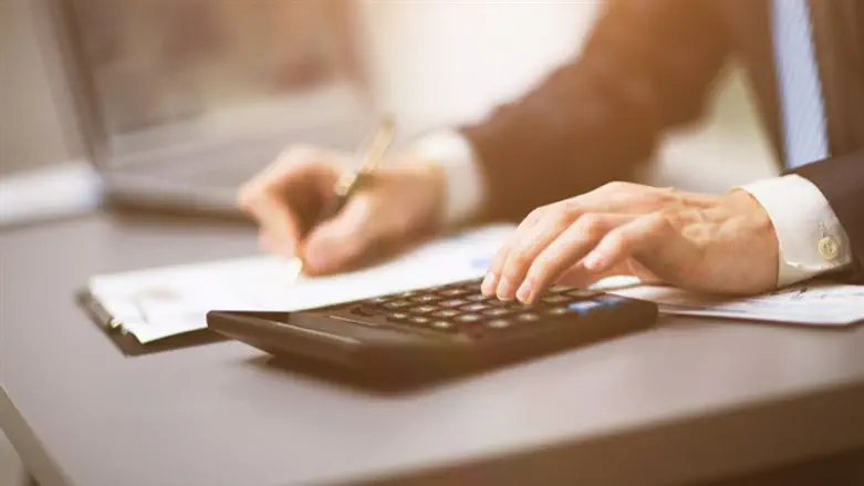 על כף המאזנים