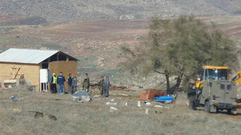 הרס במאחז מעוז אסתר