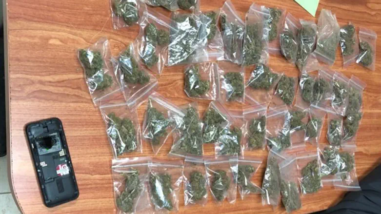 מנות הסם והטלפון שהושלכו מרכבה של החשודה