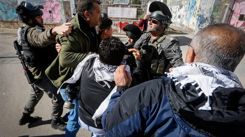 Arabs clash with Border Police in protest of Trump Jerusalem announcement
