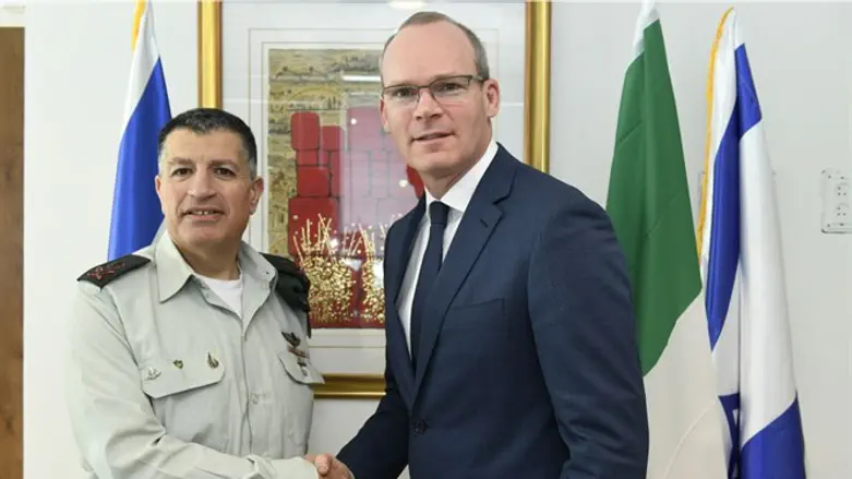 Irish Deputy Premier with COGAT