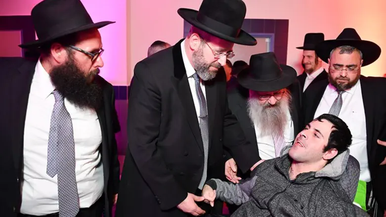 הרב הראשי בחנוכת ההוסטל