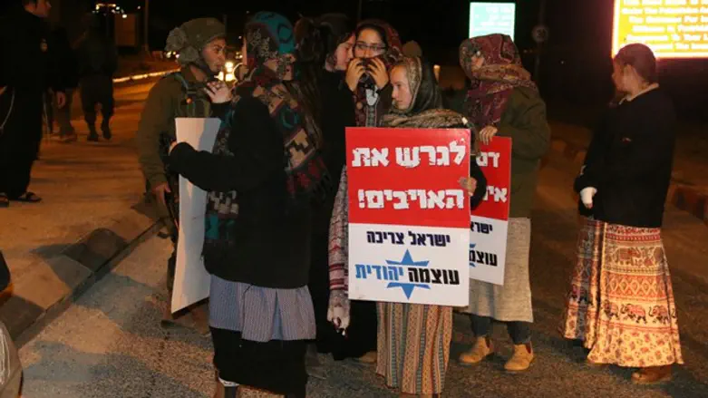 Демонстранты на Цомете БАХАД-3