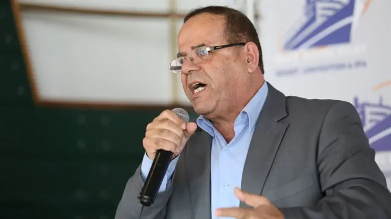 מצנן את הרוחות. קרא
