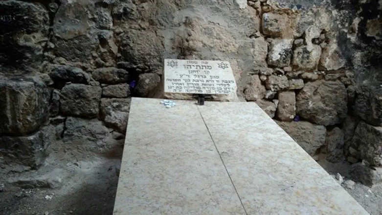 קבר מתתיהו לאחר העלמת הציוד