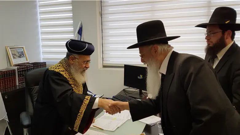 הרב שלזינגר והרב יוסף