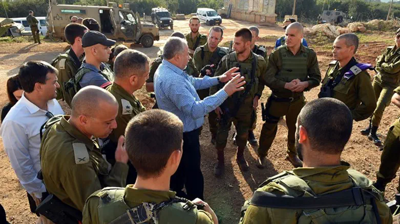 ליברמן בסיור בשטח