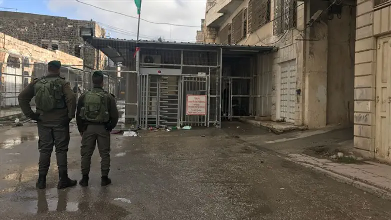 Checkpoint in Hevron