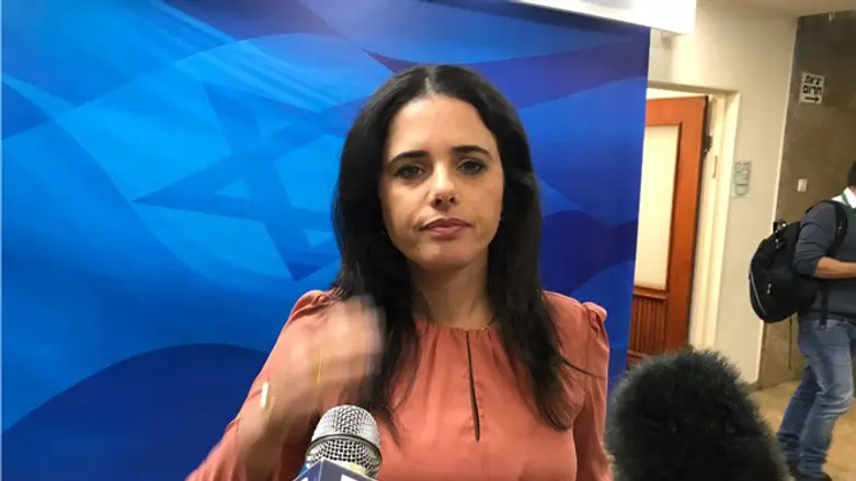 מהלך חריג? שקד