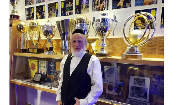 Meshi Zahav among trophies