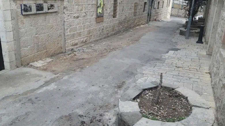 דרוש שיפוץ, אז והיום. סימטת בית הרב