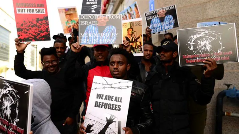 הפגנת המסתננים מול שגרירות רואנדה בהרצליה