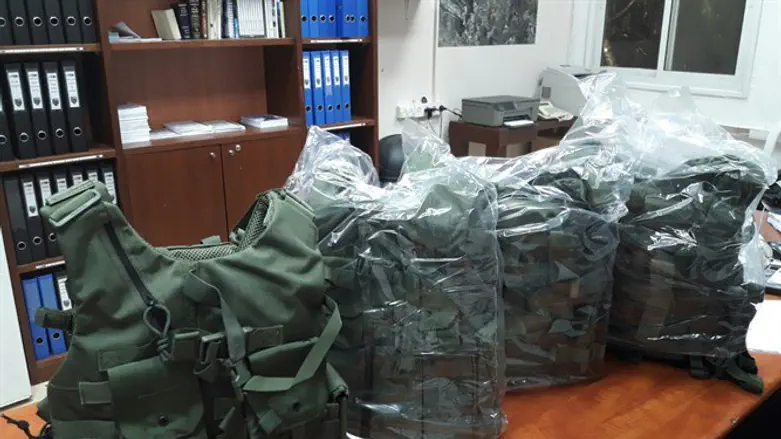 Ceramic vests for emergency forces