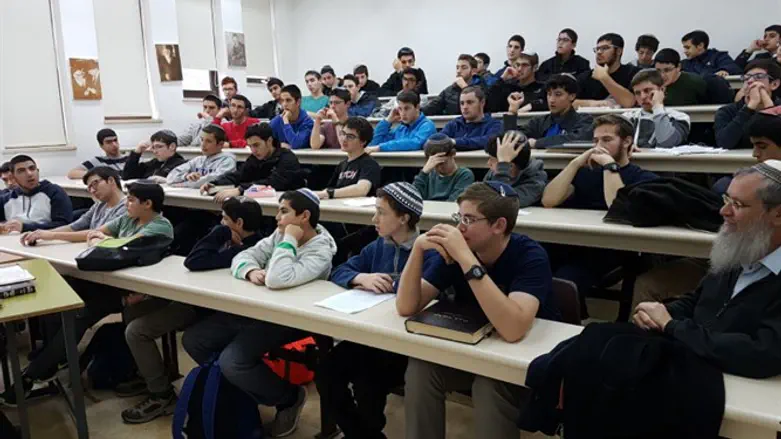 תלמידי הישיבה בלימוד המיוחד