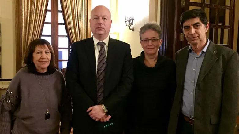 גרינבלט עם הוריהם של אורון שאול והדר גולדין הי"ד