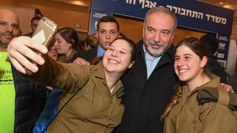 Liberman with lone soldiers