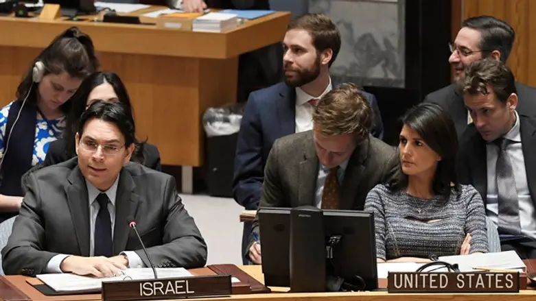 Никки Хейли и Дани Данон