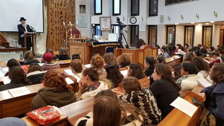 נלחמות על הנשיות