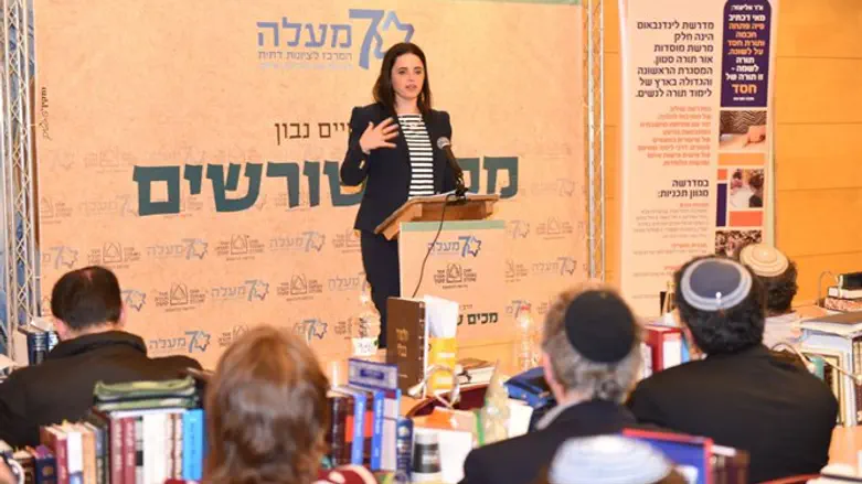 שקד במדרשת לינדנבאום