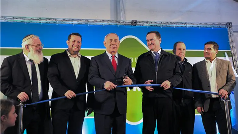 ברית של אינטרסים. נתניהו ודגן בטקס חנוכת הכביש