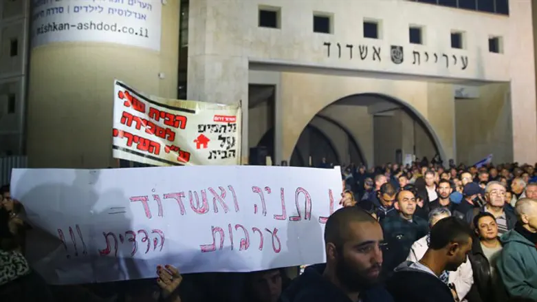 הפגנות נגד מדיניות אכיפת שמירת השבת של ראש העיר אשדוד