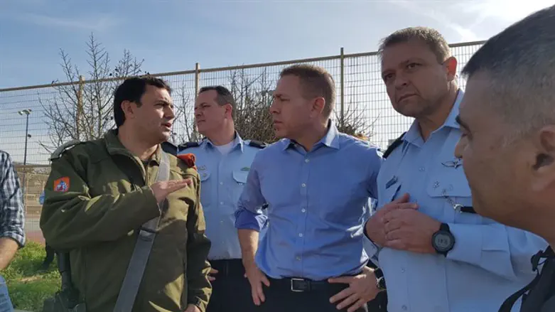 השר ארדן במהלך התרגיל