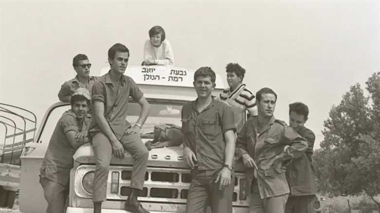 על הטנדר הראשון לפני 50 שנה