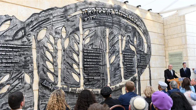 חנוכת האנדרטה לדיפלומטים חסידי אומות העולם