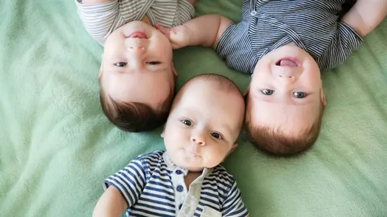 שלישייה (אילוסטרציה)