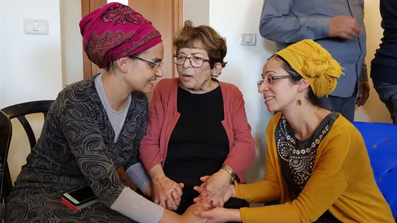 Yael Shevach (L) and Miriam ben Gal (R)