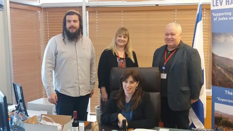 נציגי לב העולם בלשכת חוטובלי