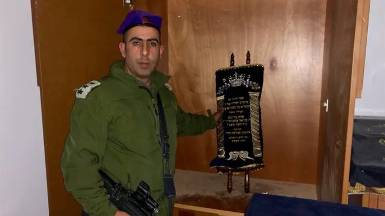 הכנסת ספר התורה במוצב החדש