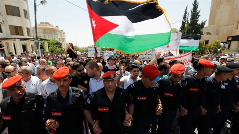 אלוקים, נצור את השגריר. שגרירות ישראל בירדן