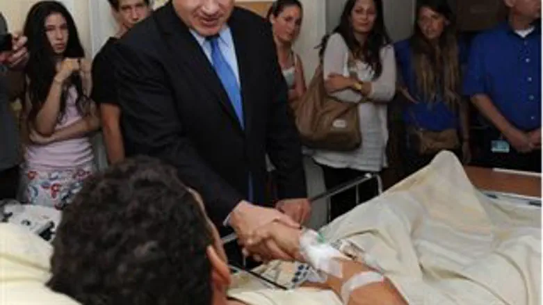 נתניהו מבקר את החיילים הפצועים. היום