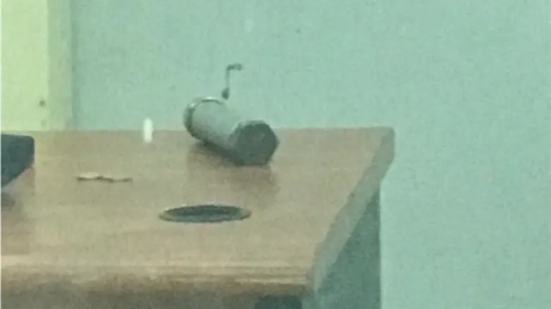 מטען הצינור שנתפס, הבוקר